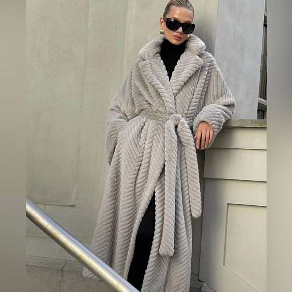 Tamara H. Other - Tamara H. Size Large Luxurious Gray Faux Fur House Coat, belt, pockets